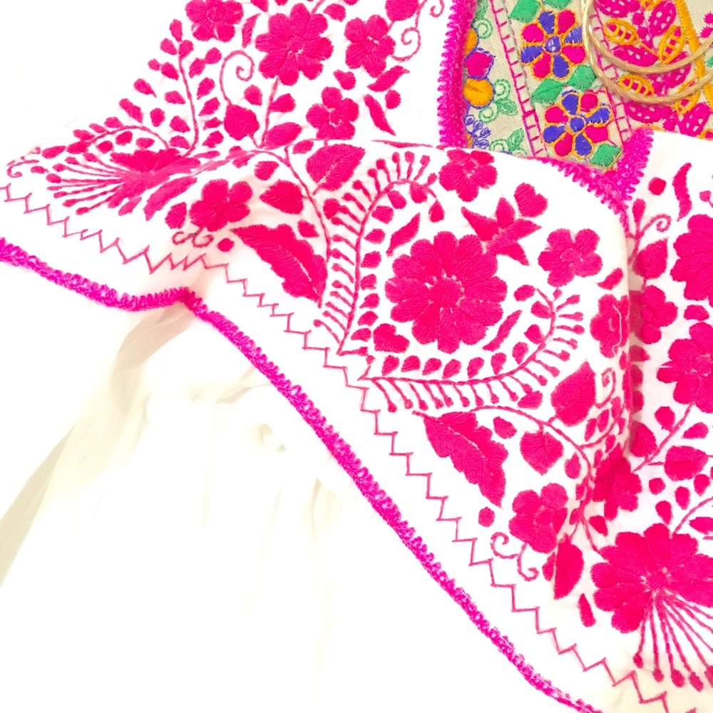 Mexican blouse hand embroidered boho chic top - Picture 3 of 3